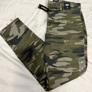 Guess Olive Camouflage Pants ankle legging mid rise size 4 Express new